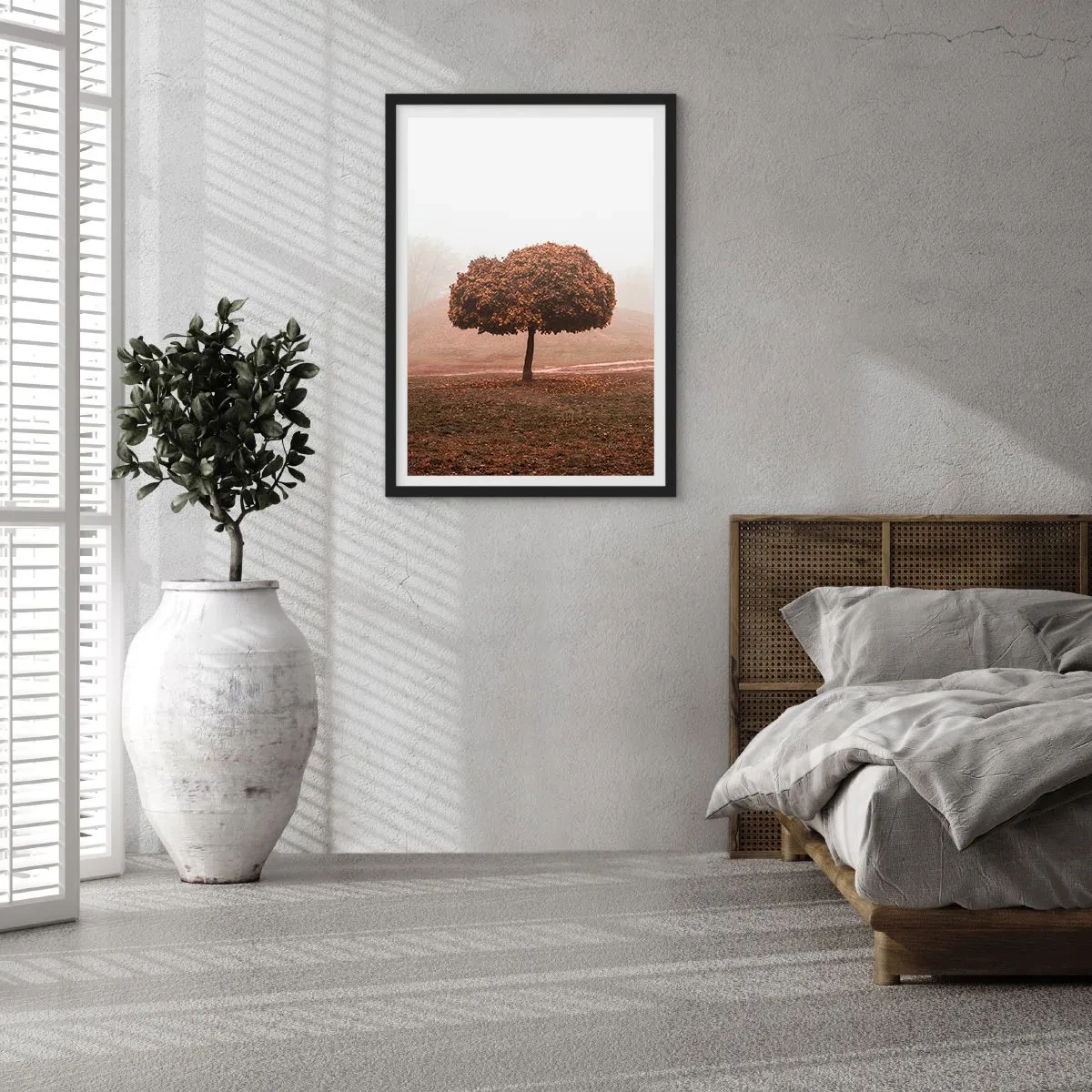 Poster in een zwarte lijst - Een eenzame boom in de herfstmist - 50x70cm - Na een drukke zomer - Moderne wanddecoratie voor woonkamer en slaapkamer ARTTOR
