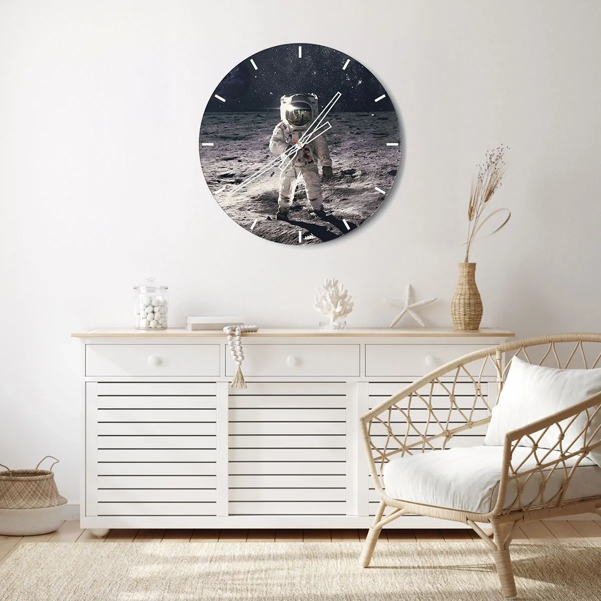 Wandklok - Klok - Astronaut op het maanoppervlak - 30x30cm - Groetjes van de maan - Moderne wanddecoratie voor woonkamer, keuken en slaapkamer ARTTOR
