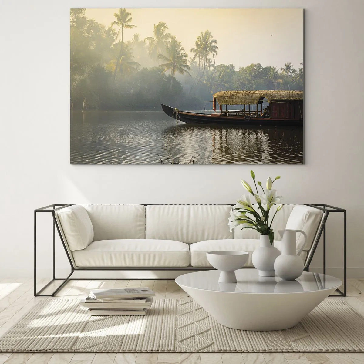Schilderen op glas - Een boot op een kalme rivier, omringd door palmbomen in de ochtend - 70x50cm - Huis aan de rivier - Moderne wanddecoratie voor woonkamer en slaapkamer ARTTOR
