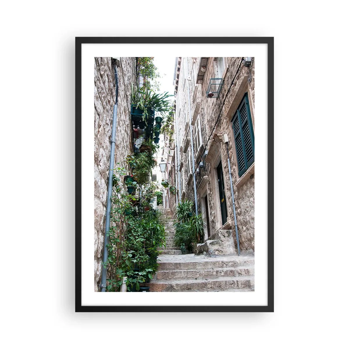 Poster in een zwarte lijst - Een stenen straat met weelderige vegetatie en trappen - 50x70cm - Charme van de oude stad - Moderne wanddecoratie voor woonkamer en slaapkamer ARTTOR