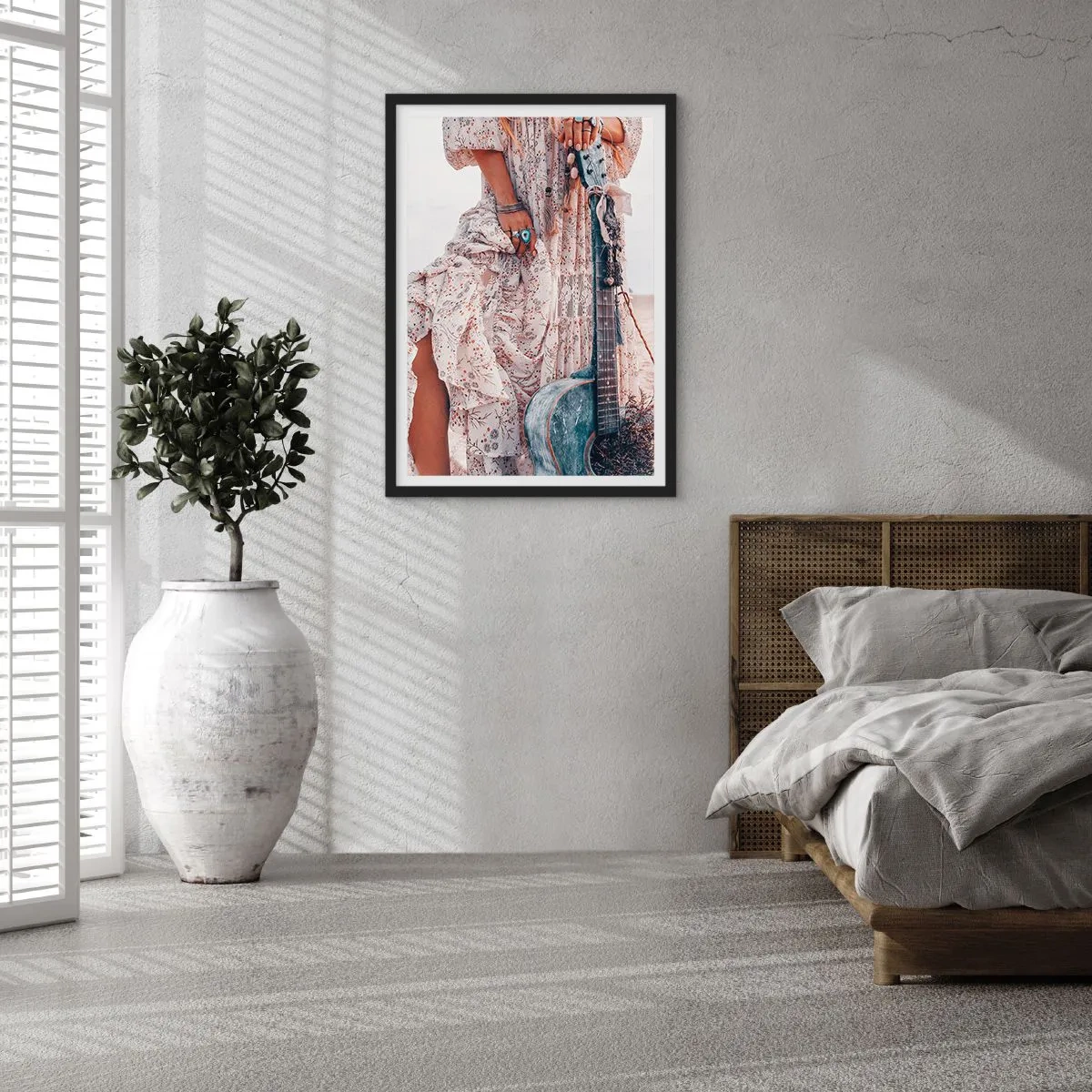 Poster in een zwarte lijst - Een fragment van een jurk met ornamenten en een boho-stijl gitaar - 50x70cm - Kinderen bloemen onderweg - Moderne wanddecoratie voor woonkamer en slaapkamer ARTTOR