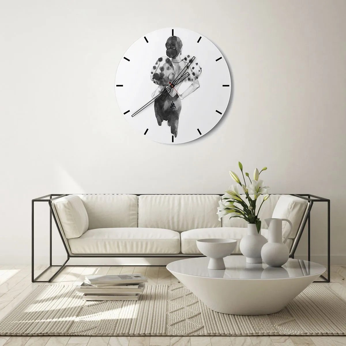 Wandklok - Klok - Zwart-witillustratie van een vrouw in een elegante jurk - 30x30cm - Ze kwam langs - Moderne wanddecoratie voor woonkamer, keuken en slaapkamer ARTTOR