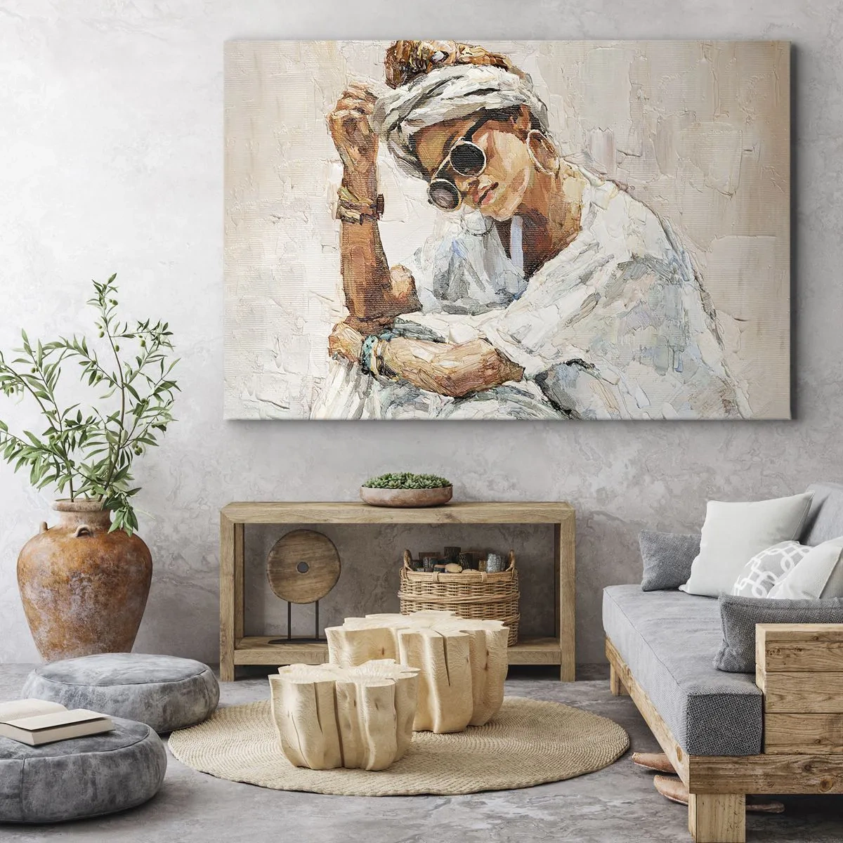 Schilderen op canvas - Portret van een vrouw met een zonnebril tegen een lichte muur - 70x50cm - Portret in de volle zon - Moderne wanddecoratie voor woonkamer en slaapkamer ARTTOR