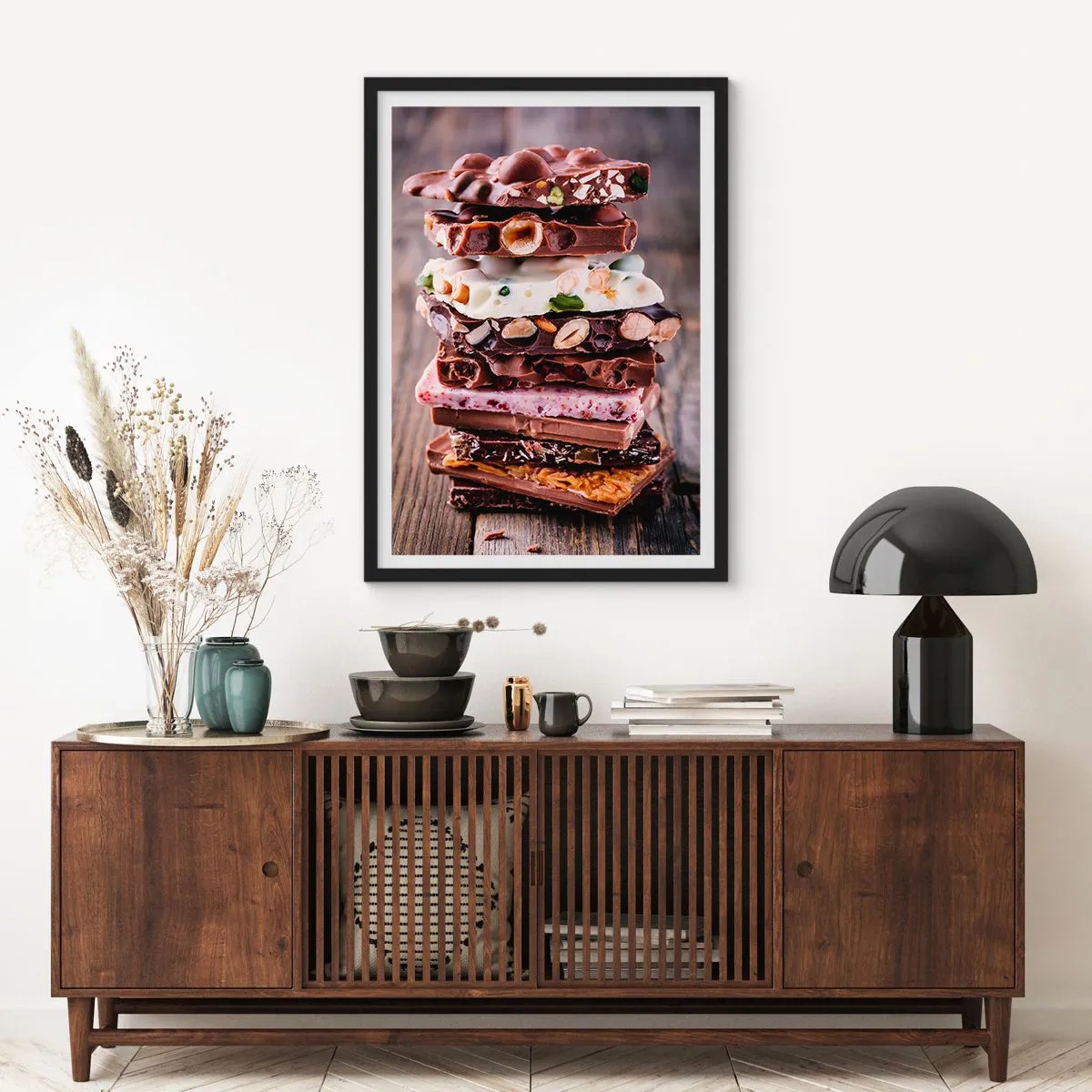 Poster in een zwarte lijst - Een stapel chocolade repen met noten en fruit - 50x70cm - Een heerlijk vooruitzicht - Moderne wanddecoratie voor woonkamer en slaapkamer ARTTOR