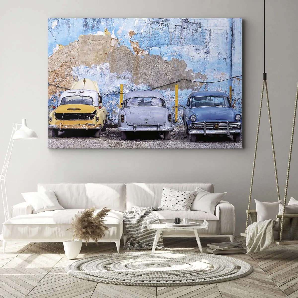 Schilderen op canvas - Oude auto's tegen de achtergrond van een verwoeste muur - 70x50cm - Veteranenbijeenkomst - Moderne wanddecoratie voor woonkamer en slaapkamer ARTTOR