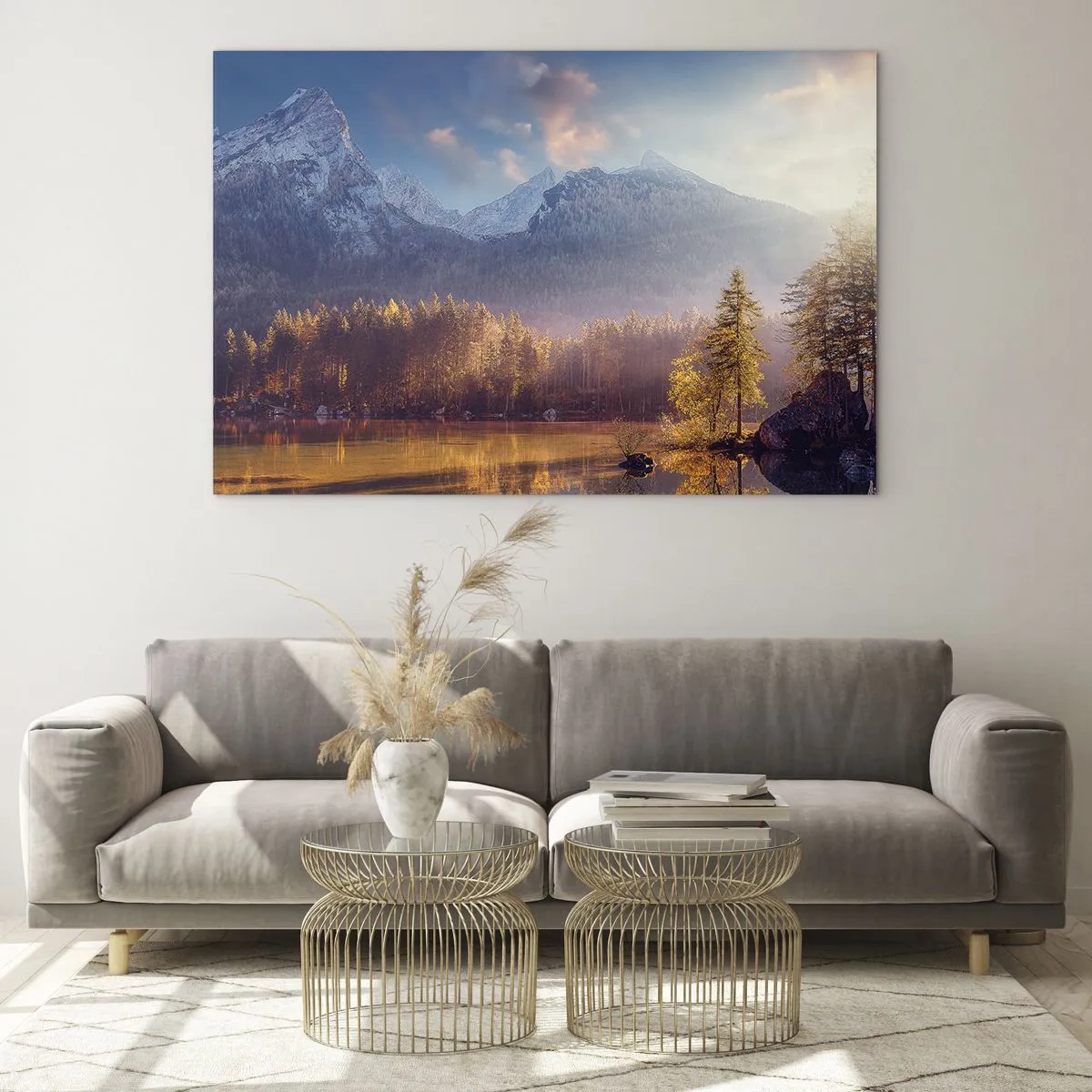 Schilderen op glas - Gouden ochtendlicht over een bergmeer omgeven door bos - 70x50cm - In bergen en dalen - Moderne wanddecoratie voor woonkamer en slaapkamer ARTTOR