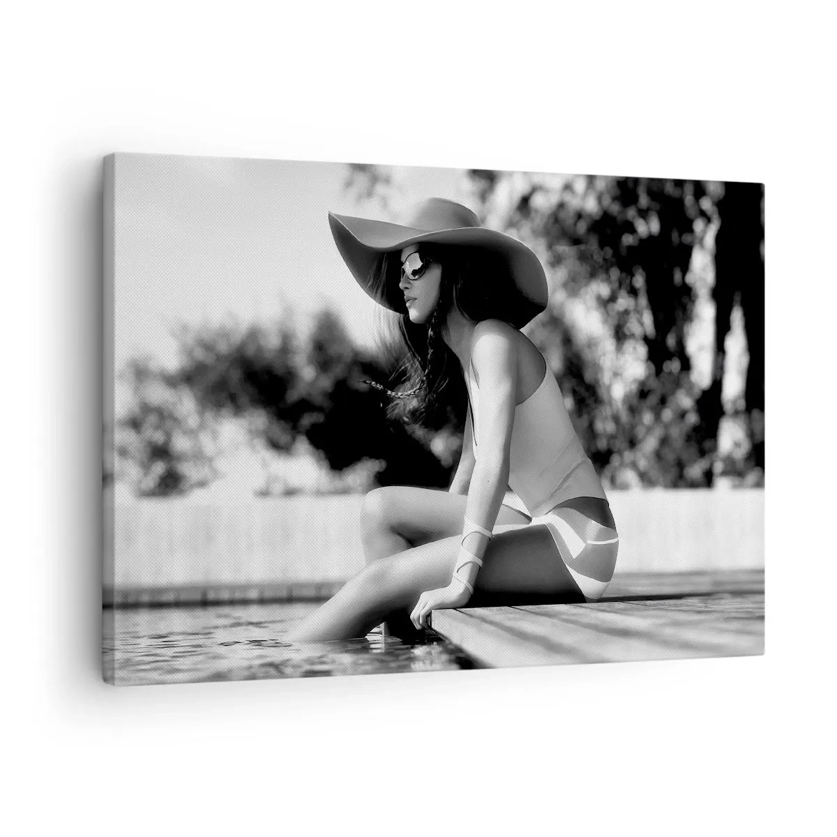 Schilderen op canvas - Vrouw met hoed bij het zwembad in zwart-wit - 70x50cm - Zomerdroom - Moderne wanddecoratie voor woonkamer en slaapkamer ARTTOR