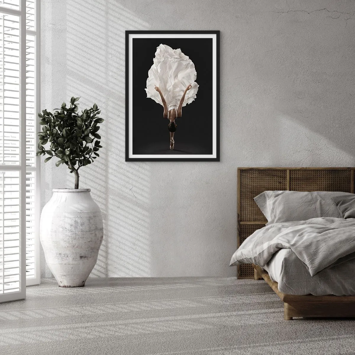 Poster in een zwarte lijst - Een danseres in een witte jurk zweeft in de lucht tegen een zwarte achtergrond - 50x70cm - Een buitengewoon einde - Moderne wanddecoratie voor woonkamer en slaapkamer ARTTOR