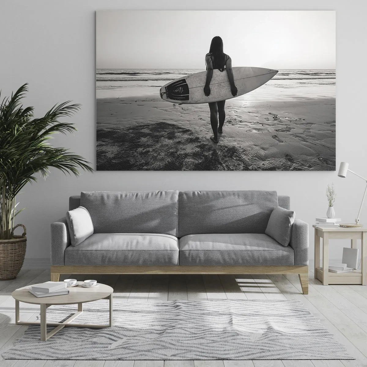 Schilderen op glas - Vrouw met surfplank op het strand bij zonsopgang - 70x50cm - De dochter van de zeegolf - Moderne wanddecoratie voor woonkamer en slaapkamer ARTTOR