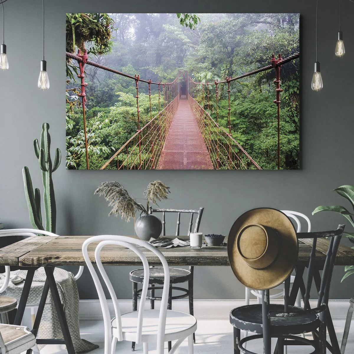 Schilderen op canvas - Een hangbrug in een tropische jungle omgeven door mist - 70x50cm - Opgehangen over de kronen - Moderne wanddecoratie voor woonkamer en slaapkamer ARTTOR