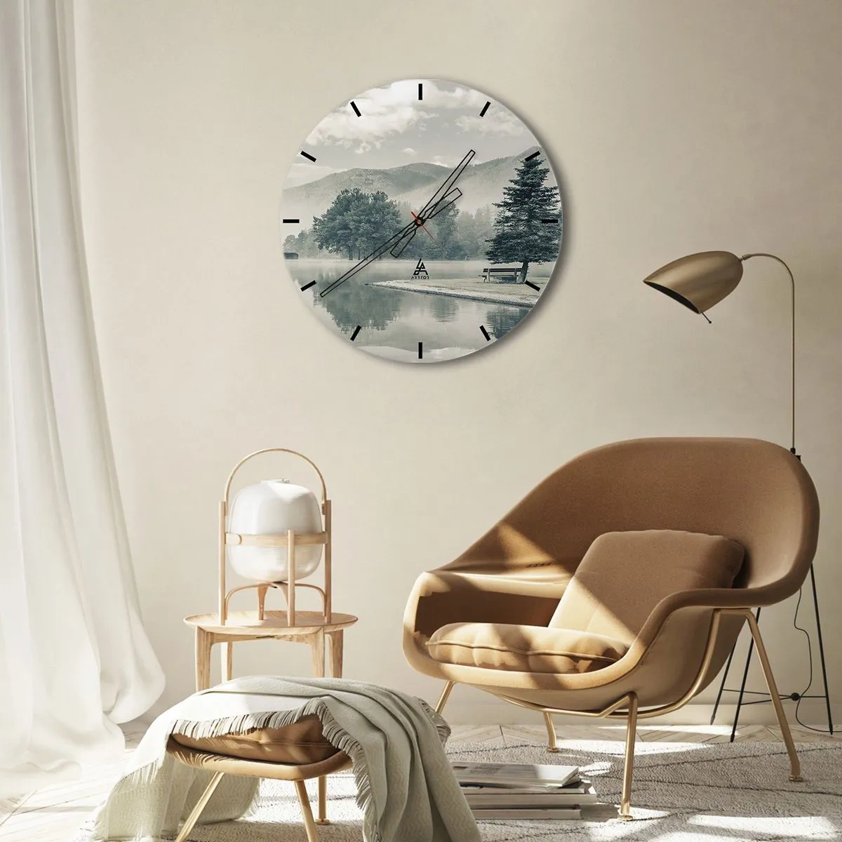 Wandklok - Klok - Ochtendmist boven een rustig meer tussen de bergen - 30x30cm - Het meer slaapt nog - Moderne wanddecoratie voor woonkamer, keuken en slaapkamer ARTTOR