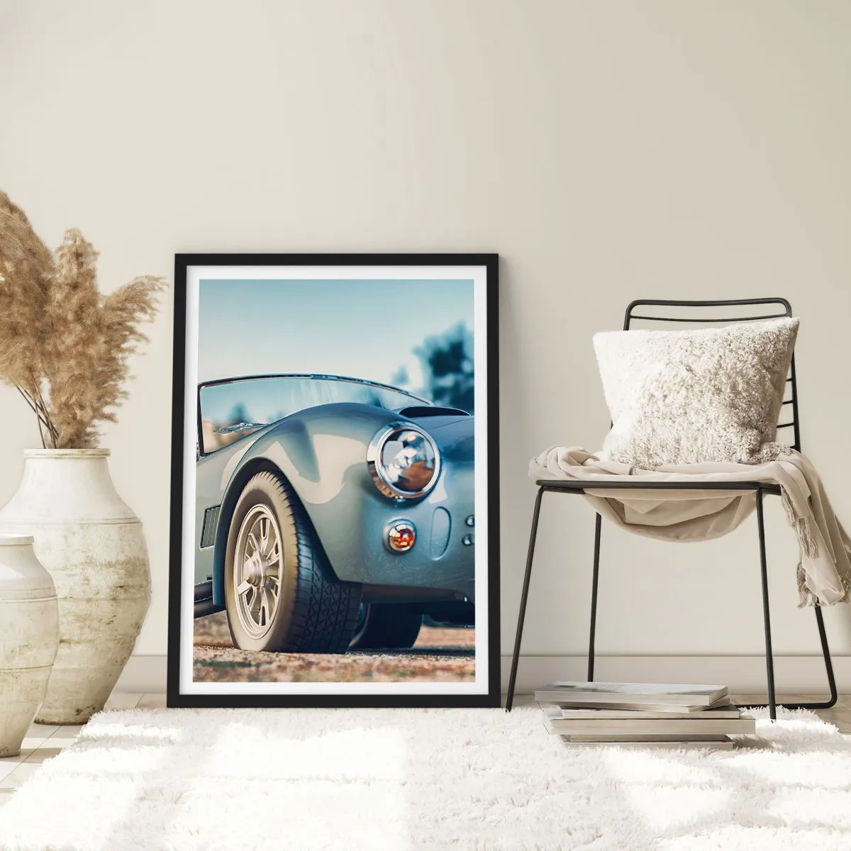 Poster in een zwarte lijst - Een klassieke retro-auto tegen een wazige achtergrond - 50x70cm - Omdat stijl ertoe doet - Moderne wanddecoratie voor woonkamer en slaapkamer ARTTOR