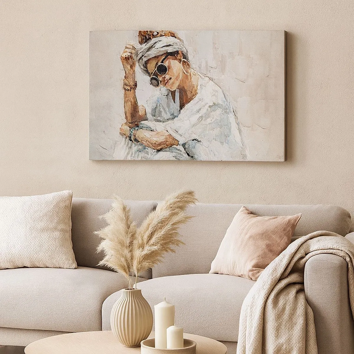 Schilderen op canvas - Portret van een vrouw met een zonnebril tegen een lichte muur - 70x50cm - Portret in de volle zon - Moderne wanddecoratie voor woonkamer en slaapkamer ARTTOR