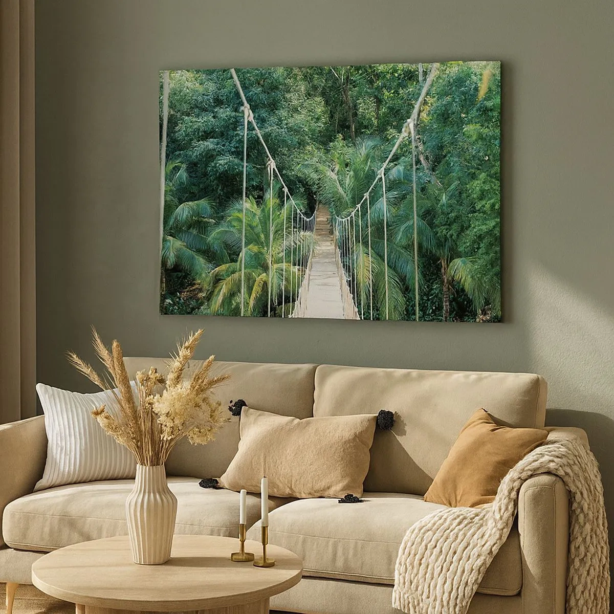 Schilderen op canvas - Een hangbrug in een tropische jungle vol groen - 70x50cm - Welkom in de jungle! - Moderne wanddecoratie voor woonkamer en slaapkamer ARTTOR