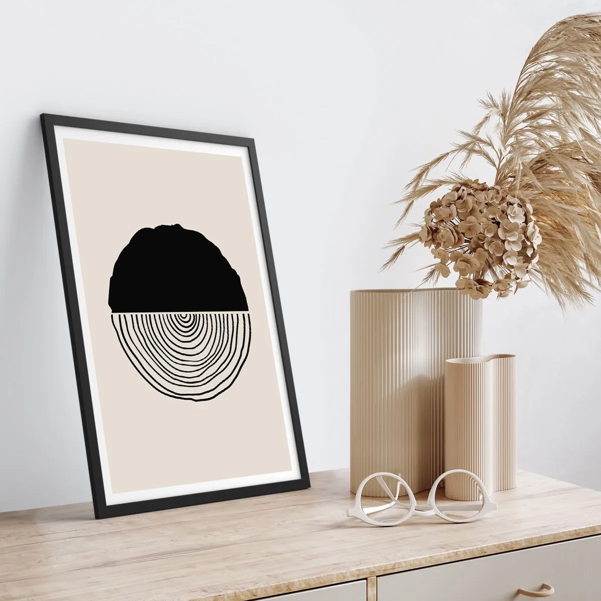 Poster in een zwarte lijst - Een minimalistische afbeelding van een dwarsdoorsnede van hout - 50x70cm - Half om half - Moderne wanddecoratie voor woonkamer en slaapkamer ARTTOR