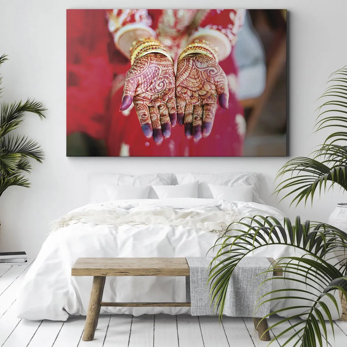 Schilderen op canvas - Handen versierd met henna tegen de achtergrond van een rode jurk - 70x50cm - Klaar om je geluk te vangen? - Moderne wanddecoratie voor woonkamer en slaapkamer ARTTOR