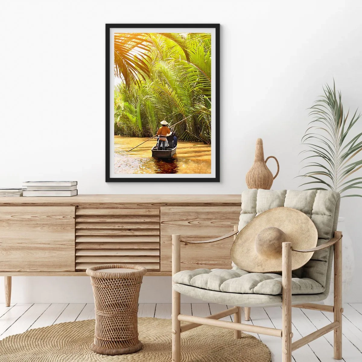 Poster in een zwarte lijst - Een traditionele boot in een tropisch palmenbos verlicht door de zon - 50x70cm - Een palmravijn langs - Moderne wanddecoratie voor woonkamer en slaapkamer ARTTOR