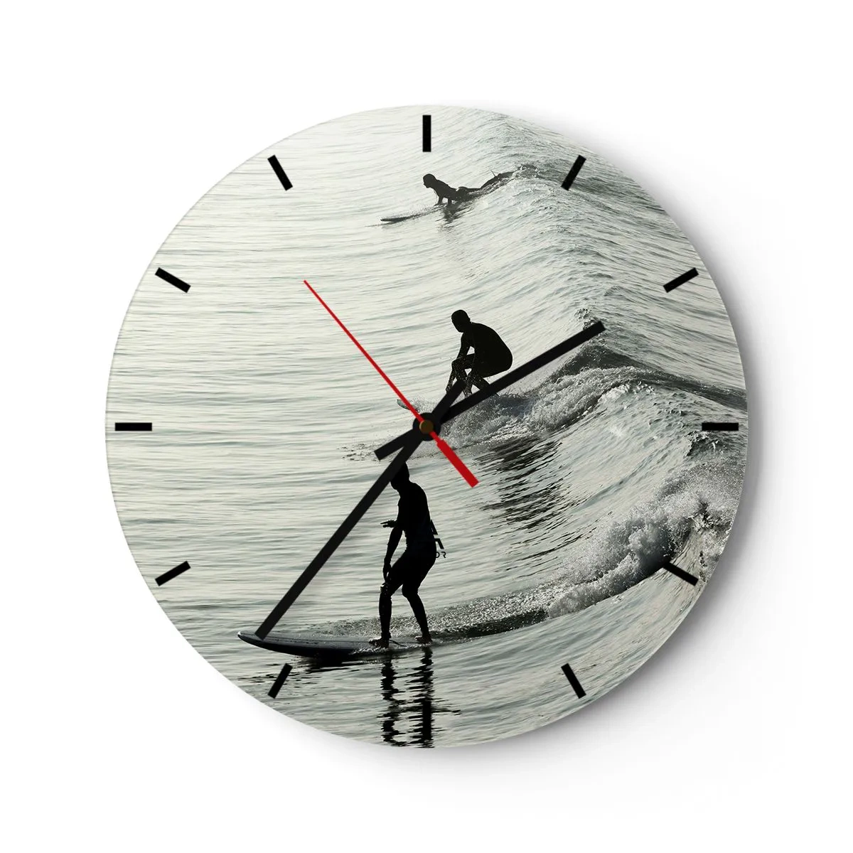 Wandklok - Klok - Surfers vangen ochtendgolven op een kalme zee - 30x30cm - Om de golf te ontmoeten - Moderne wanddecoratie voor woonkamer, keuken en slaapkamer ARTTOR