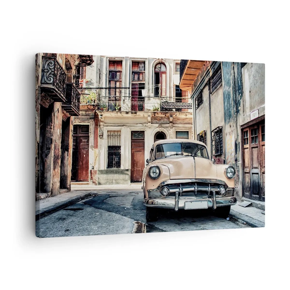 Schilderen op canvas - Een klassieke auto tegen de achtergrond van stedelijke architectuur - 70x50cm - De siësta in Havana - Moderne wanddecoratie voor woonkamer en slaapkamer ARTTOR