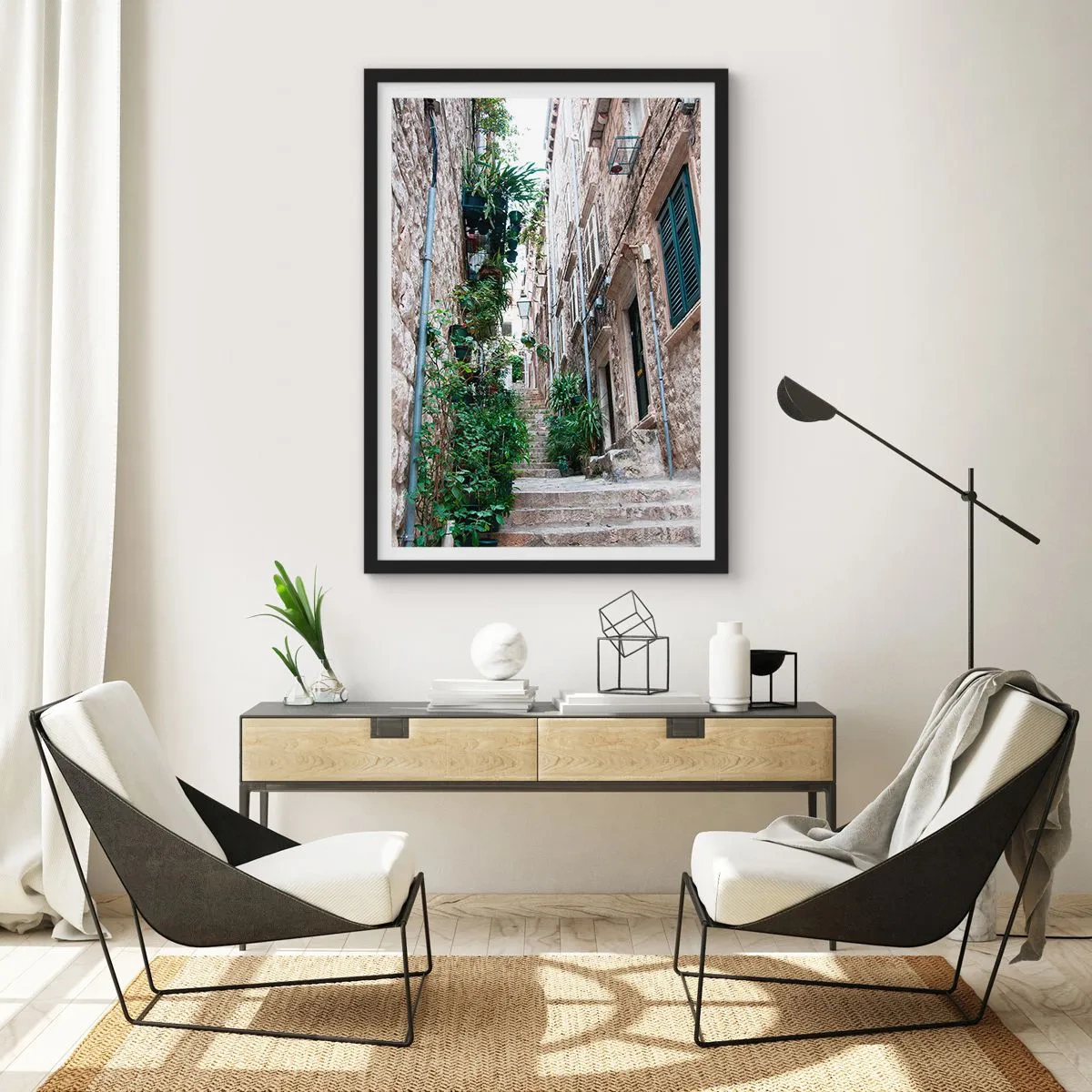 Poster in een zwarte lijst - Een stenen straat met weelderige vegetatie en trappen - 50x70cm - Charme van de oude stad - Moderne wanddecoratie voor woonkamer en slaapkamer ARTTOR