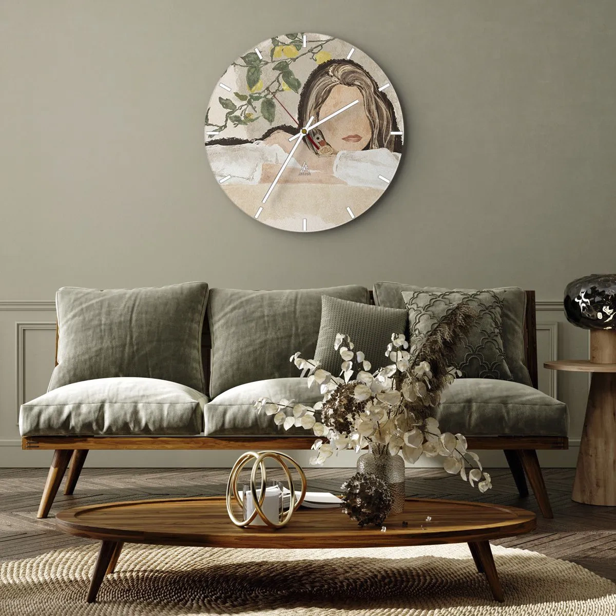 Wandklok - Klok - Een vrouw met lang haar voor een citroenboom - 30x30cm - Zuidelijke schoonheid - Moderne wanddecoratie voor woonkamer, keuken en slaapkamer ARTTOR