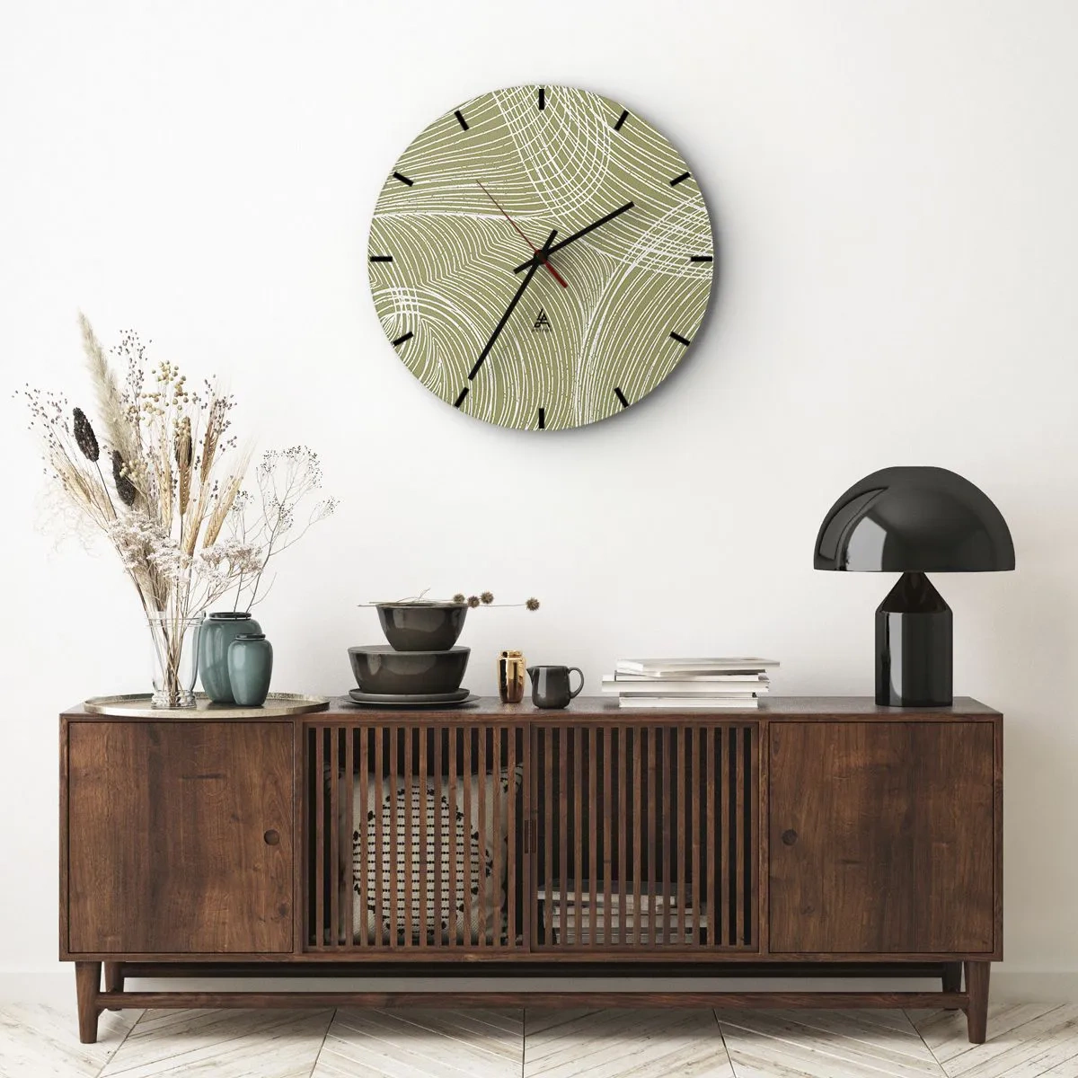 Wandklok - Klok - Een beige achtergrond met een ingewikkeld wit patroon van lijnen en bogen. - 30x30cm - Ingewikkelde abstractie in wit - Moderne wanddecoratie voor woonkamer, keuken en slaapkamer ARTTOR