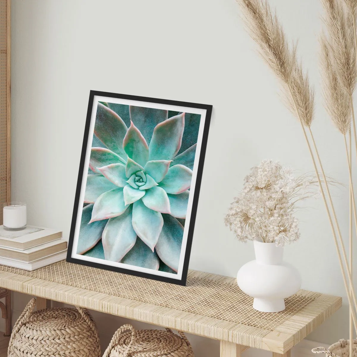 Poster in een zwarte lijst - Een close-up van de symmetrische bladeren van een vetplant in verschillende tinten groen. - 50x70cm - Het hart van de woestijn - Moderne wanddecoratie voor woonkamer en slaapkamer ARTTOR