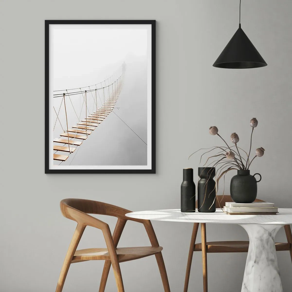 Poster in een zwarte lijst - Een hangbrug die verdrinkt in de mist - 50x70cm - Waar zal het je brengen? - Moderne wanddecoratie voor woonkamer en slaapkamer ARTTOR