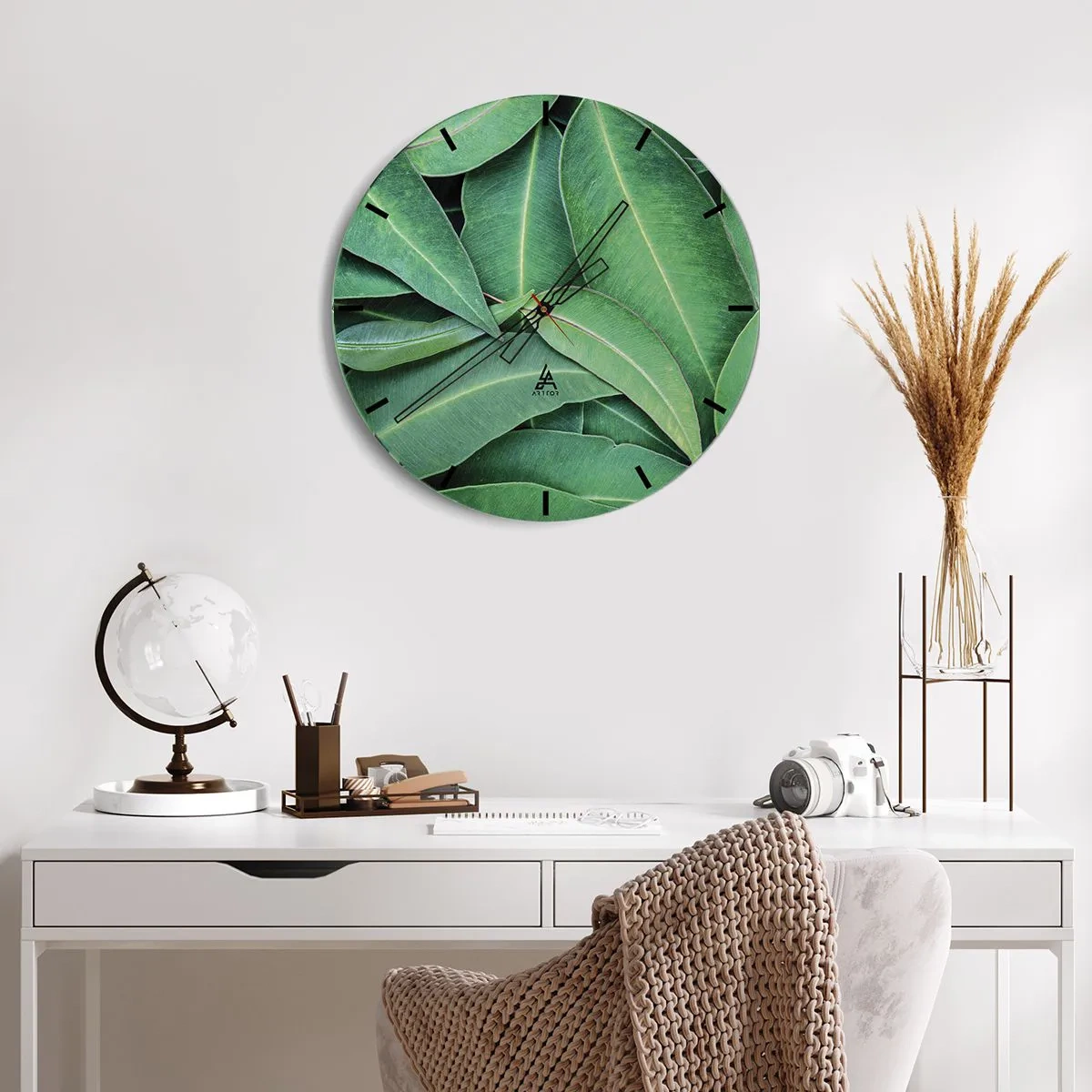 Wandklok - Klok - Sappige groene bladeren in een macro-opname - 30x30cm - Sappig en fris - Moderne wanddecoratie voor woonkamer, keuken en slaapkamer ARTTOR