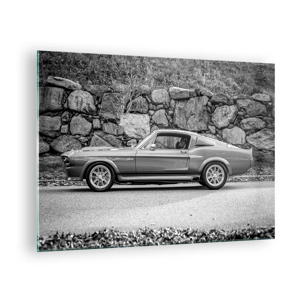 Schilderen op glas - Een klassieke auto tegen een stenen muur - 70x50cm - De legende van de jaren 60 - Moderne wanddecoratie voor woonkamer en slaapkamer ARTTOR