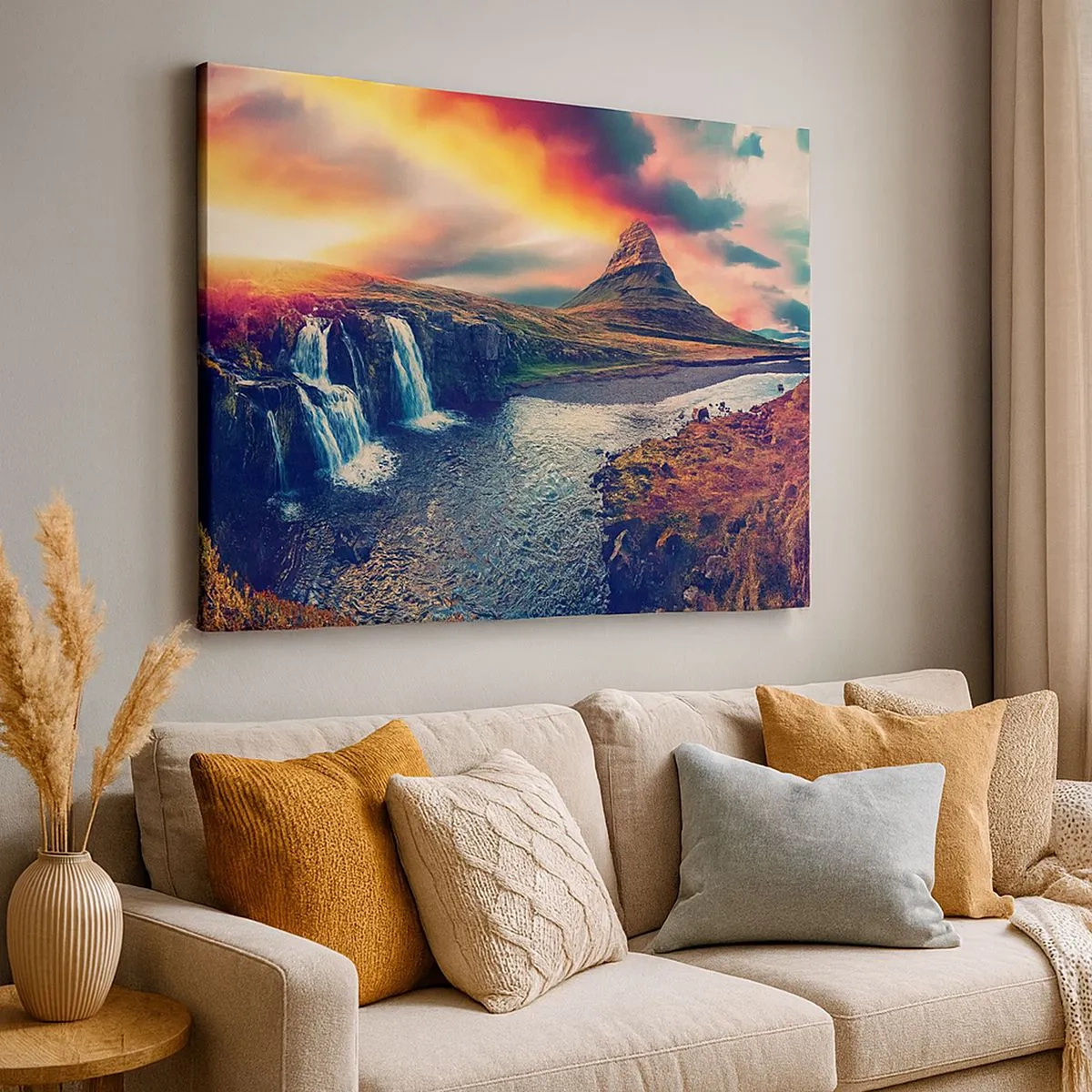 Schilderen op canvas - Uitzicht op de waterval en de berg in het licht van de ondergaande zon - 70x50cm - In de majesteit van de natuur - Moderne wanddecoratie voor woonkamer en slaapkamer ARTTOR