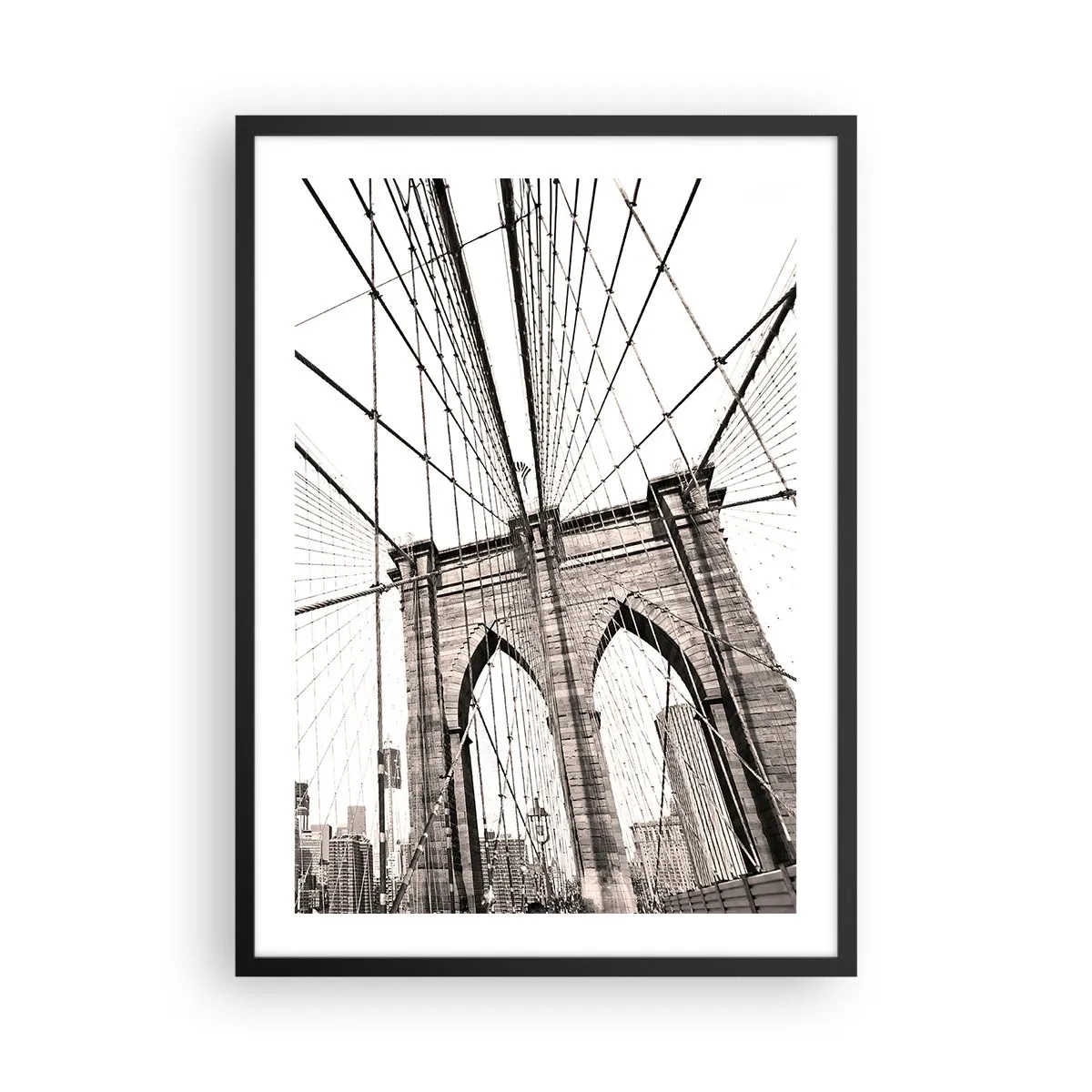 Poster in een zwarte lijst - Zwart-witfoto van de brug vanuit het perspectief van de voetgangersbrug. - 50x70cm - Kathedraal van New York - Moderne wanddecoratie voor woonkamer en slaapkamer ARTTOR