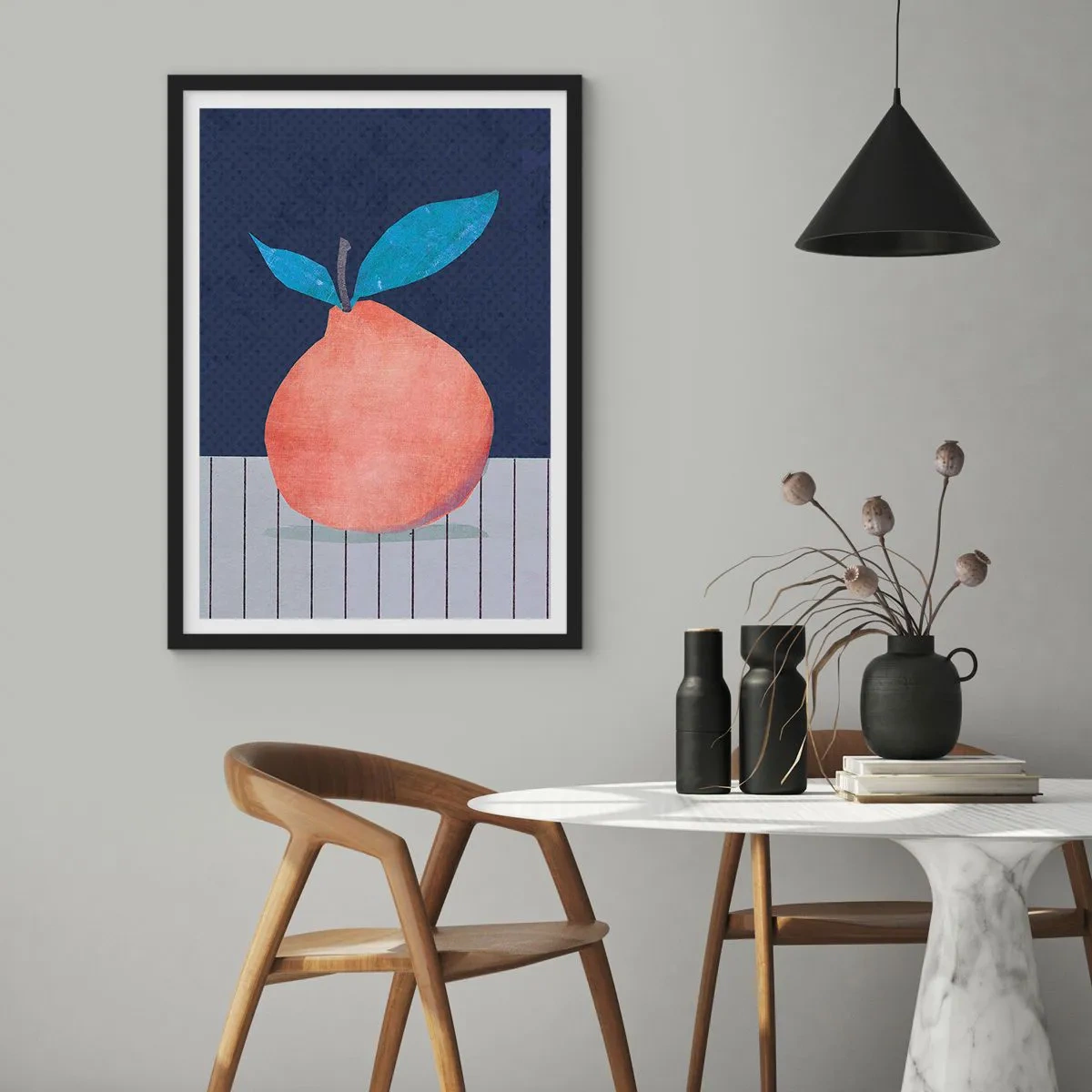 Poster in een zwarte lijst - Een minimalistische illustratie van een sinaasappel op een marineblauwe achtergrond - 50x70cm - Convexiteit en vlak - Moderne wanddecoratie voor woonkamer en slaapkamer ARTTOR