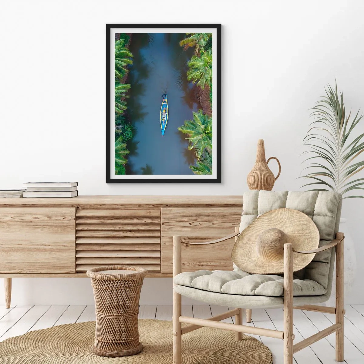 Poster in een zwarte lijst - Luchtfoto van een boot die op een tropische rivier drijft - 50x70cm - Op een tropisch parcours - Moderne wanddecoratie voor woonkamer en slaapkamer ARTTOR