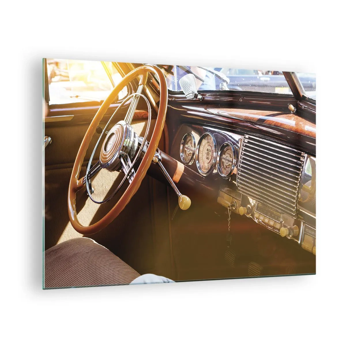 Schilderen op glas - Interieur van een klassieke auto met een houten stuurwiel - 70x50cm - Een adem van luxe uit het verleden - Moderne wanddecoratie voor woonkamer en slaapkamer ARTTOR