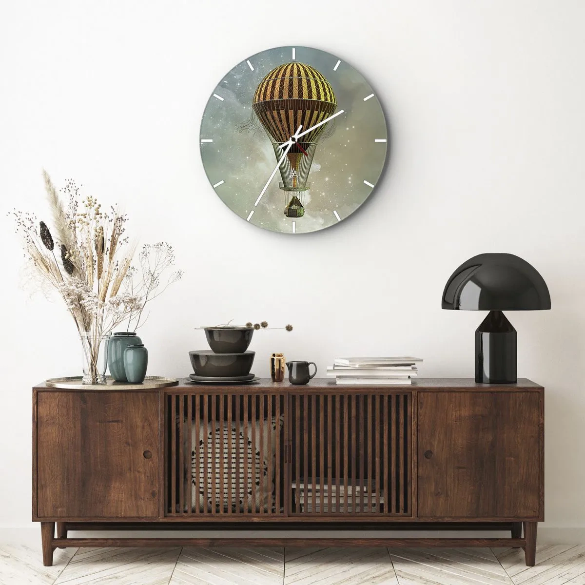 Wandklok - Klok - Een gestileerde ballon die boven een sterrenhemel zweeft, met een retro-uitstraling. - 30x30cm - Baanbrekende vluchten - Moderne wanddecoratie voor woonkamer, keuken en slaapkamer ARTTOR