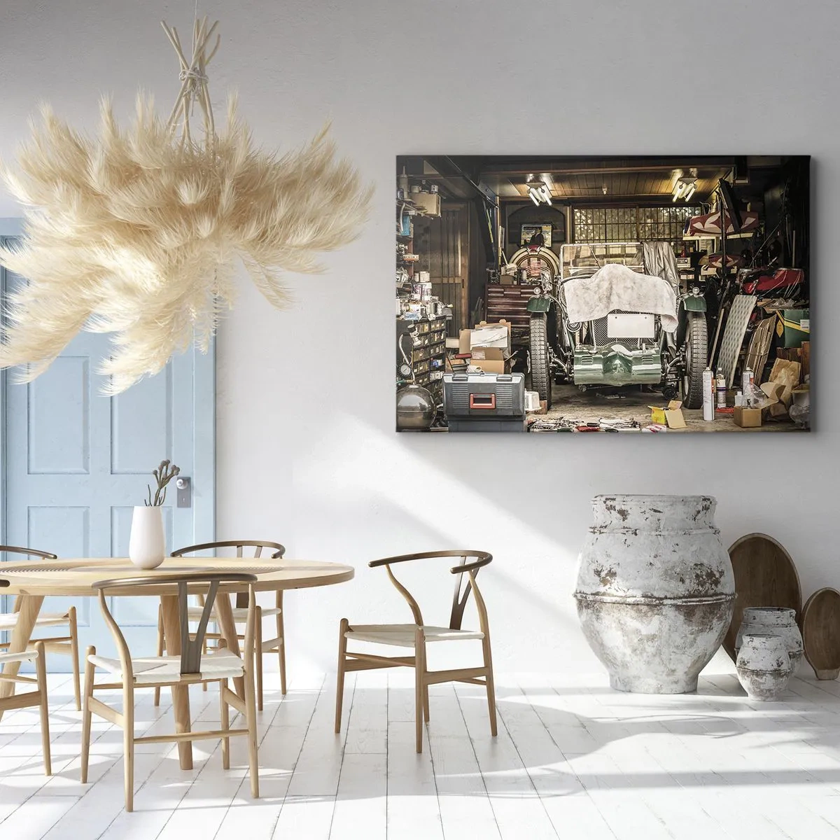 Schilderen op canvas - Een oude auto in een garage, omringd door gereedschap en apparatuur - 70x50cm - Terug naar het verleden - Moderne wanddecoratie voor woonkamer en slaapkamer ARTTOR