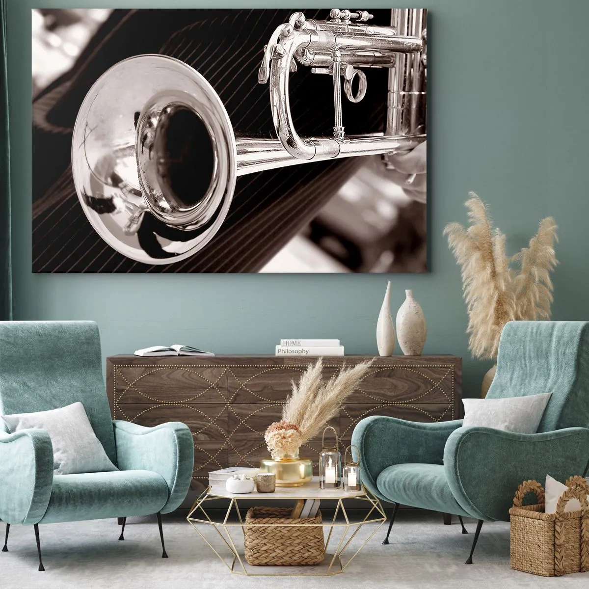 Schilderen op canvas - Een close-up van een zilveren trompet tegen een elegante stoffen achtergrond. - 70x50cm - Een muzikale reis naar de jaren 30 - Moderne wanddecoratie voor woonkamer en slaapkamer ARTTOR