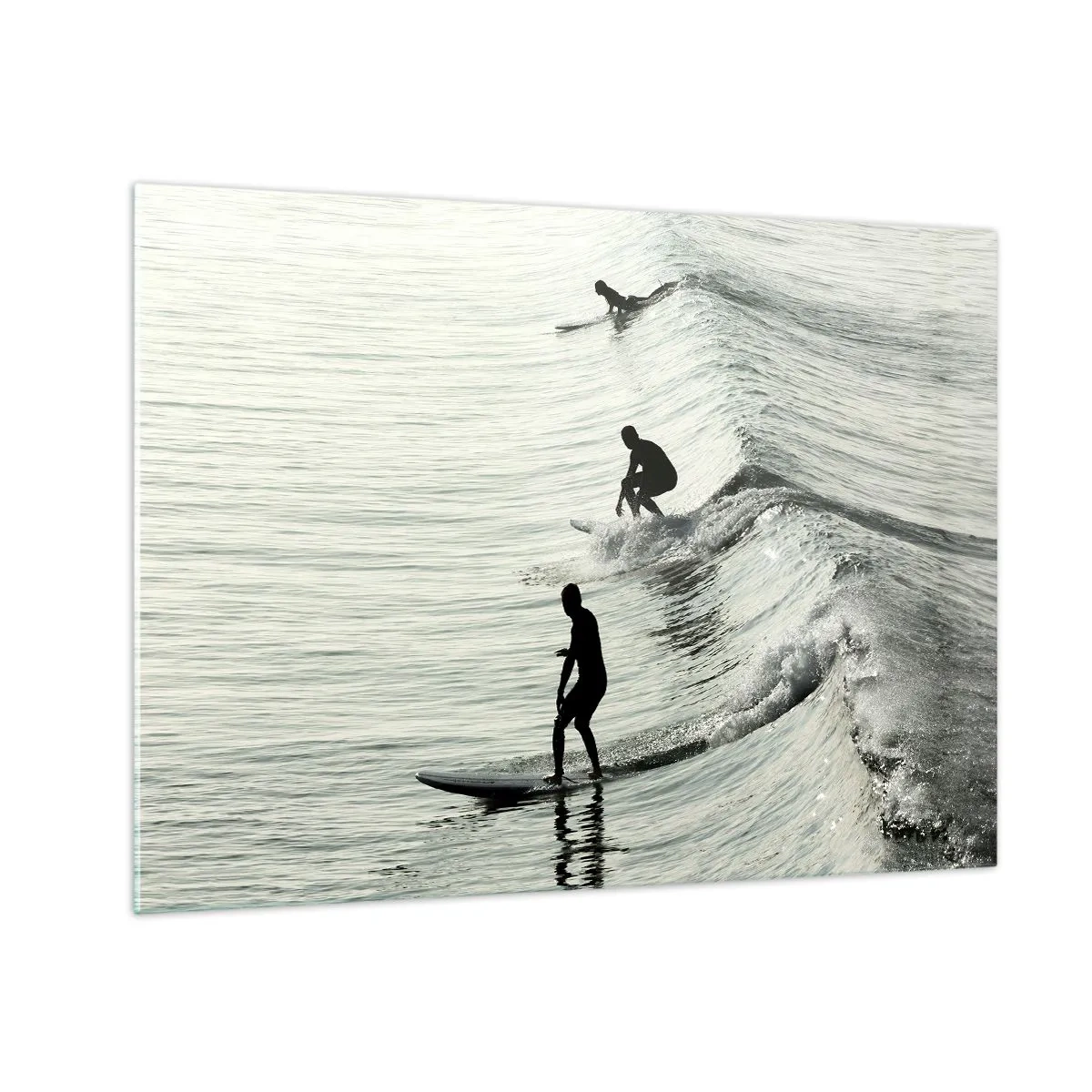 Schilderen op glas - Drie surfers rijden 's ochtends op de golven - 70x50cm - Om de golf te ontmoeten - Moderne wanddecoratie voor woonkamer en slaapkamer ARTTOR