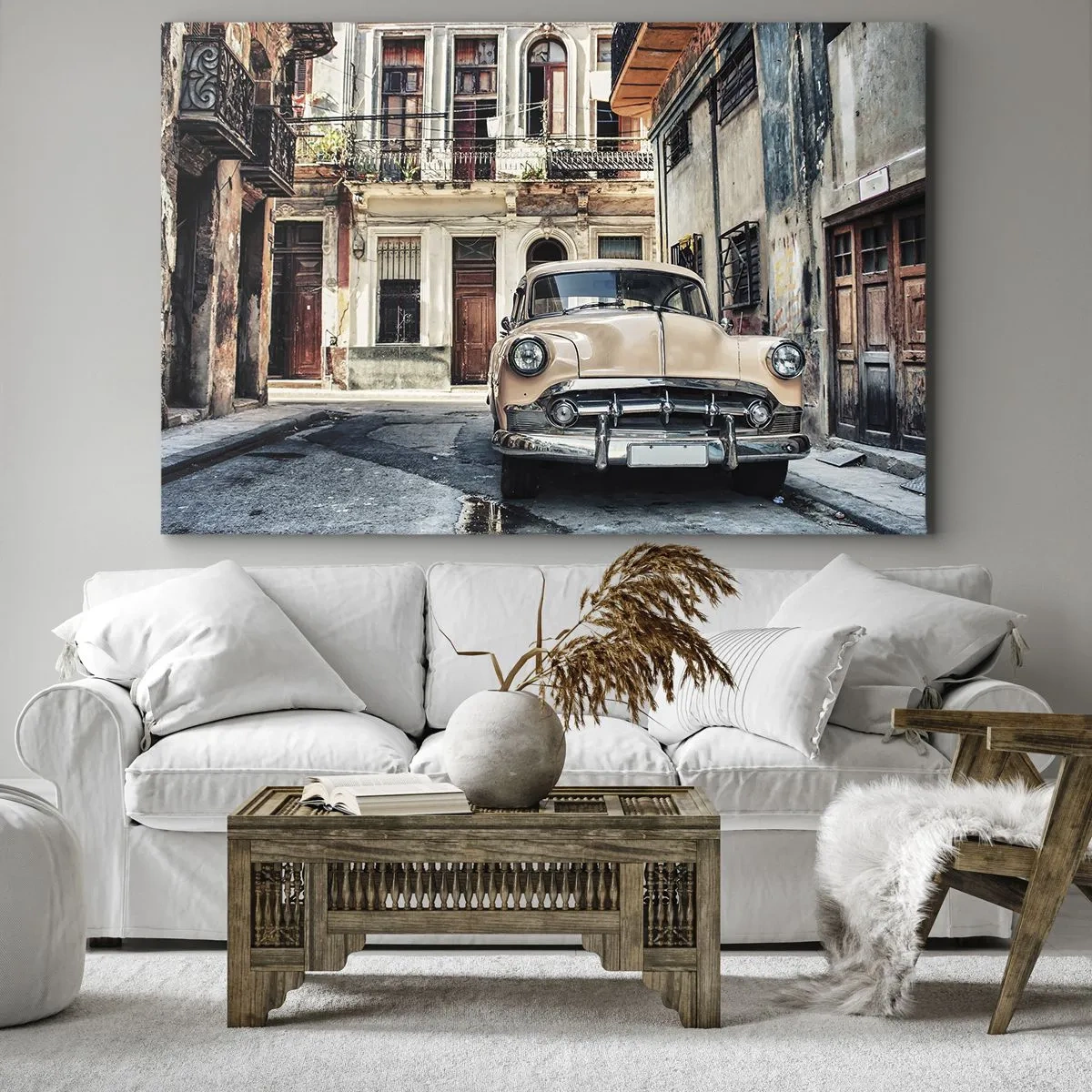 Schilderen op canvas - Een klassieke auto tegen de achtergrond van stedelijke architectuur - 70x50cm - De siësta in Havana - Moderne wanddecoratie voor woonkamer en slaapkamer ARTTOR