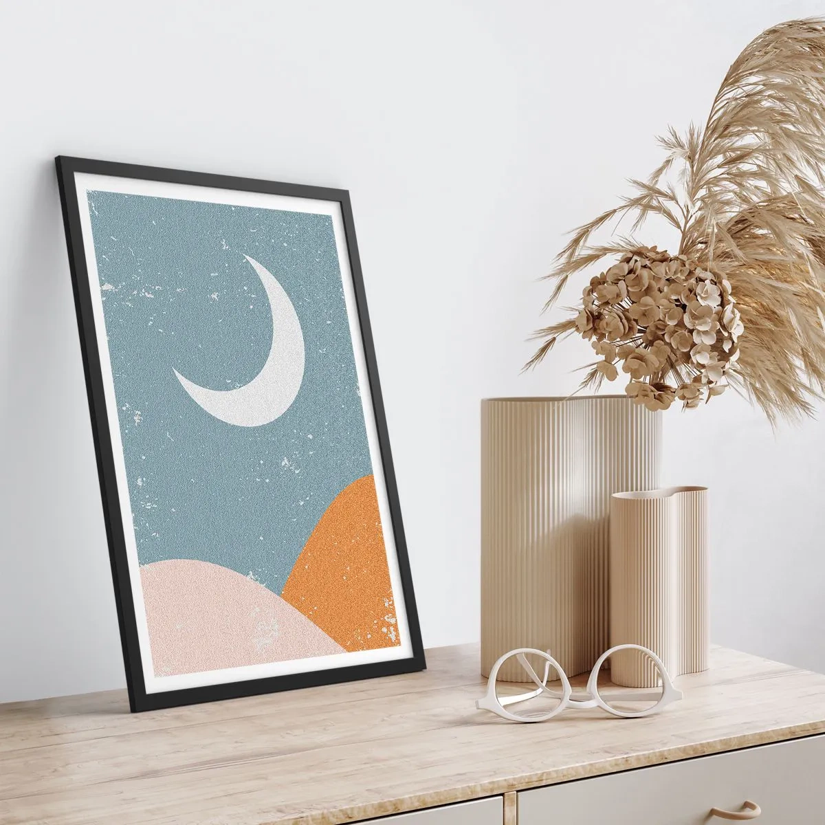 Poster in een zwarte lijst - Een minimalistische maan boven een abstract landschap. - 50x70cm - Mirakel van vele nachten - Moderne wanddecoratie voor woonkamer en slaapkamer ARTTOR