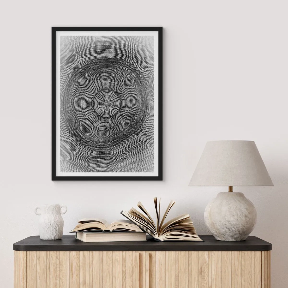 Poster in een zwarte lijst - Zwart-witafbeelding van een dwarsdoorsnede van een boomstam - 50x70cm - Teken van de tijden - Moderne wanddecoratie voor woonkamer en slaapkamer ARTTOR