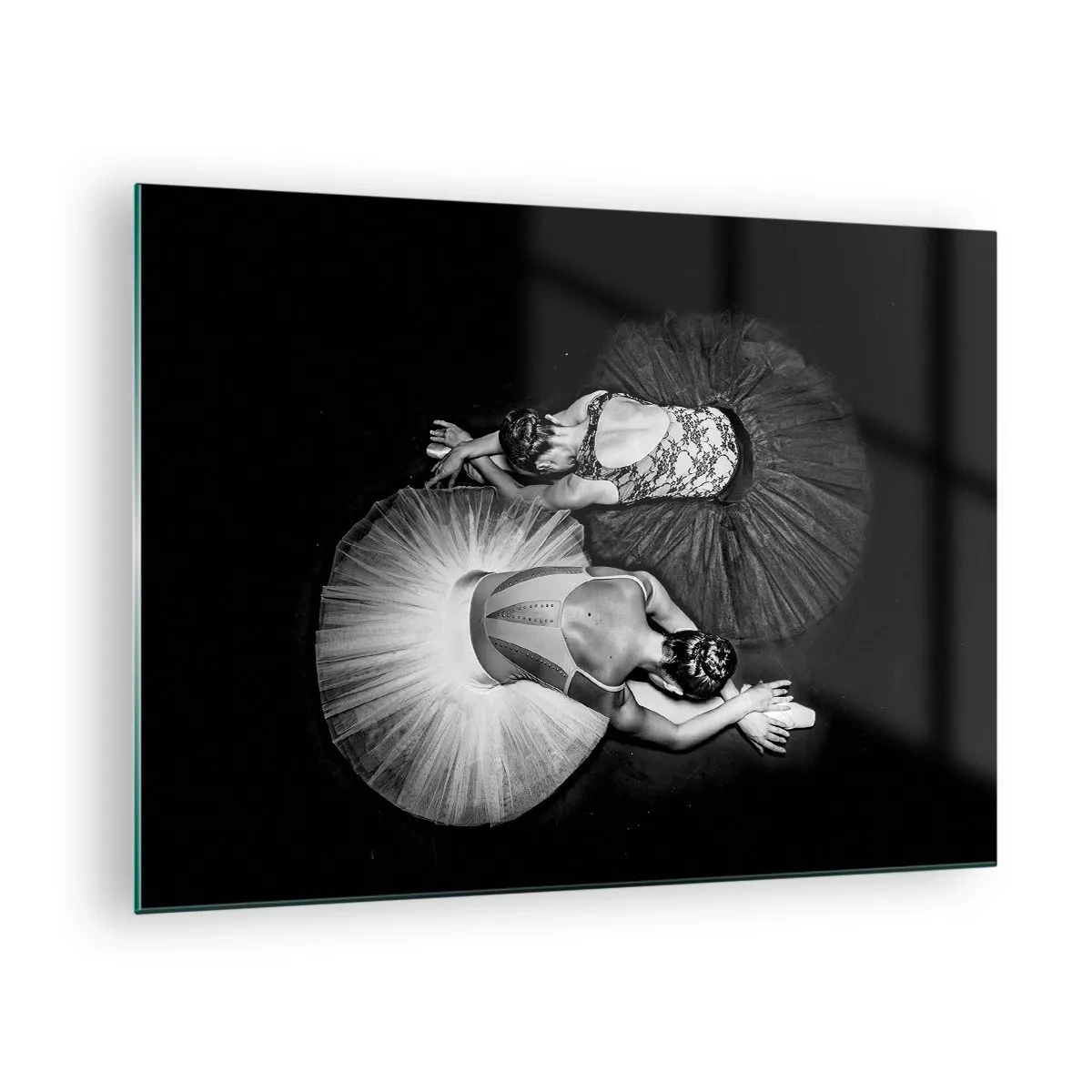 Schilderen op glas - Twee ballerina's in een rustende houding, gekleed in zwart-witte tutu's - 70x50cm - Jin en Jang - perfecte balans - Moderne wanddecoratie voor woonkamer en slaapkamer ARTTOR