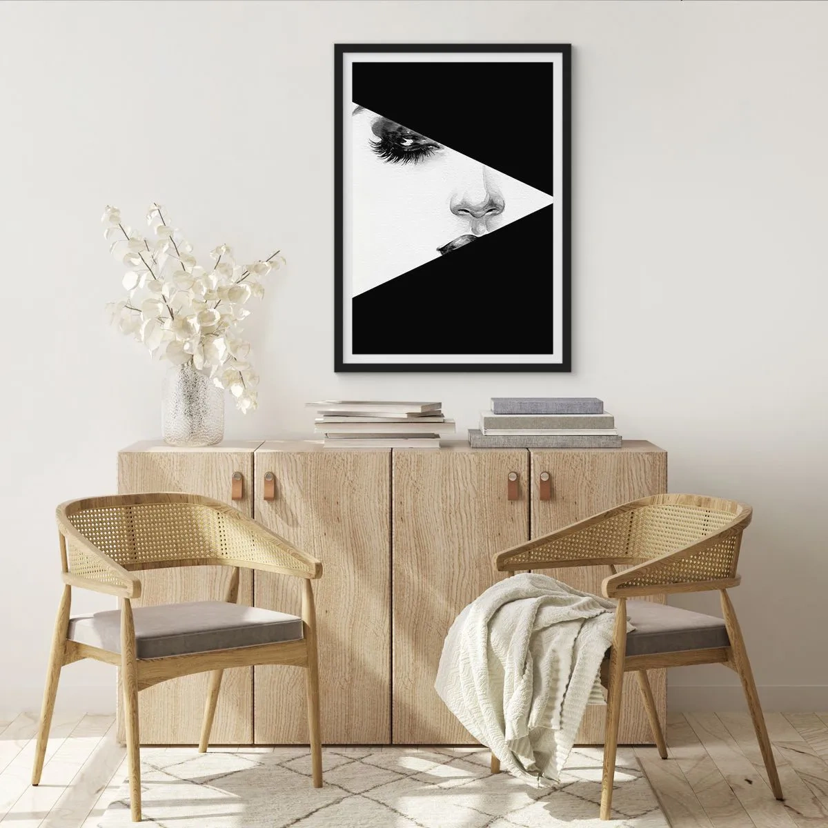 Poster in een zwarte lijst - Een minimalistisch portret van een vrouw, in zwart-wit met een geometrische indeling. - 50x70cm - Altijd niet ontdekt - Moderne wanddecoratie voor woonkamer en slaapkamer ARTTOR