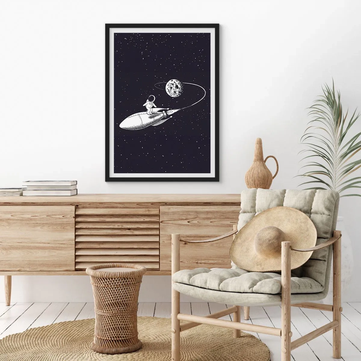 Poster in een zwarte lijst - Een astronaut die op een raket staat en door de ruimte vliegt - 50x70cm - Spacesurfer - Moderne wanddecoratie voor woonkamer en slaapkamer ARTTOR