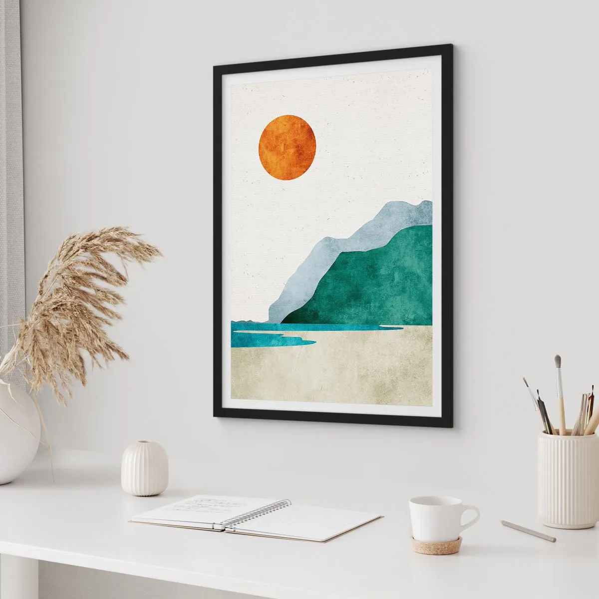 Poster in een zwarte lijst - Minimalistisch berglandschap met strand en zon - 50x70cm - Landschap zoals het hoort te zijn - Moderne wanddecoratie voor woonkamer en slaapkamer ARTTOR