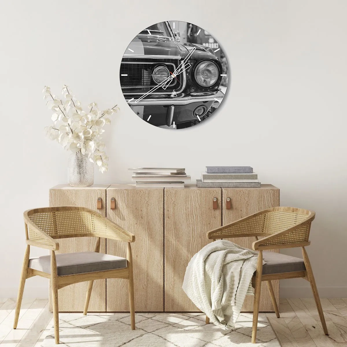 Wandklok - Klok - Zwart-witte grafische afbeelding van een klassieke auto aan de voorkant - 30x30cm - Hard rijden - Moderne wanddecoratie voor woonkamer, keuken en slaapkamer ARTTOR