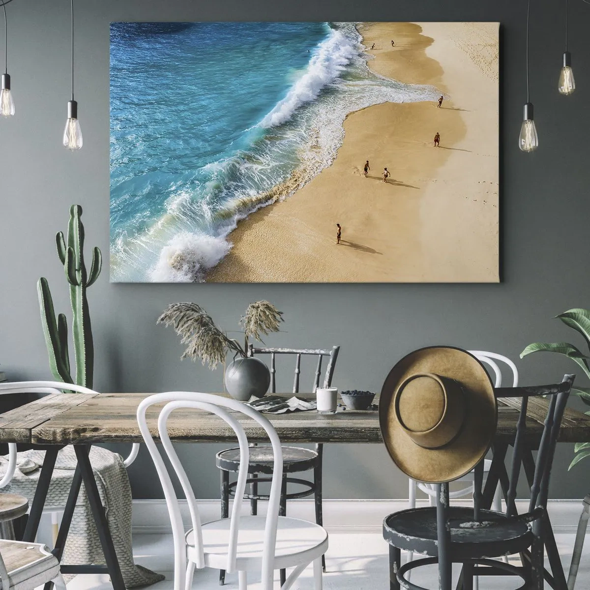 Schilderen op canvas - Een strand met turquoise water en mensen die rondlopen - 70x50cm - En dan de zon, het strand… - Moderne wanddecoratie voor woonkamer en slaapkamer ARTTOR