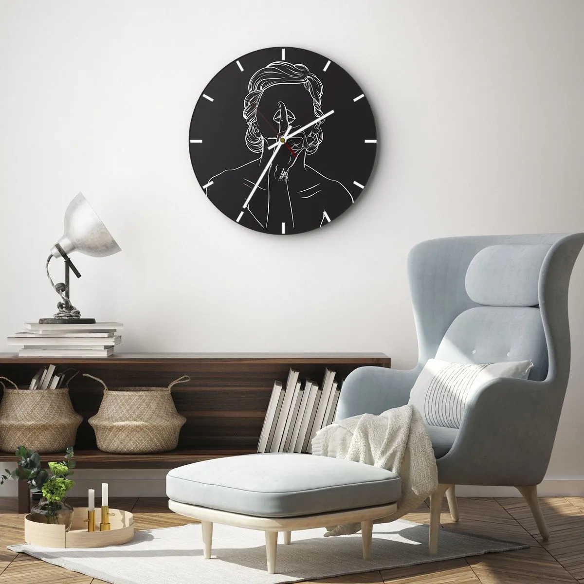 Wandklok - Klok - Een witte omtrek van een vrouw met haar vinger aan haar mond op een zwarte achtergrond. - 30x30cm - Schoonheid bloeit in stilte - Moderne wanddecoratie voor woonkamer, keuken en slaapkamer ARTTOR