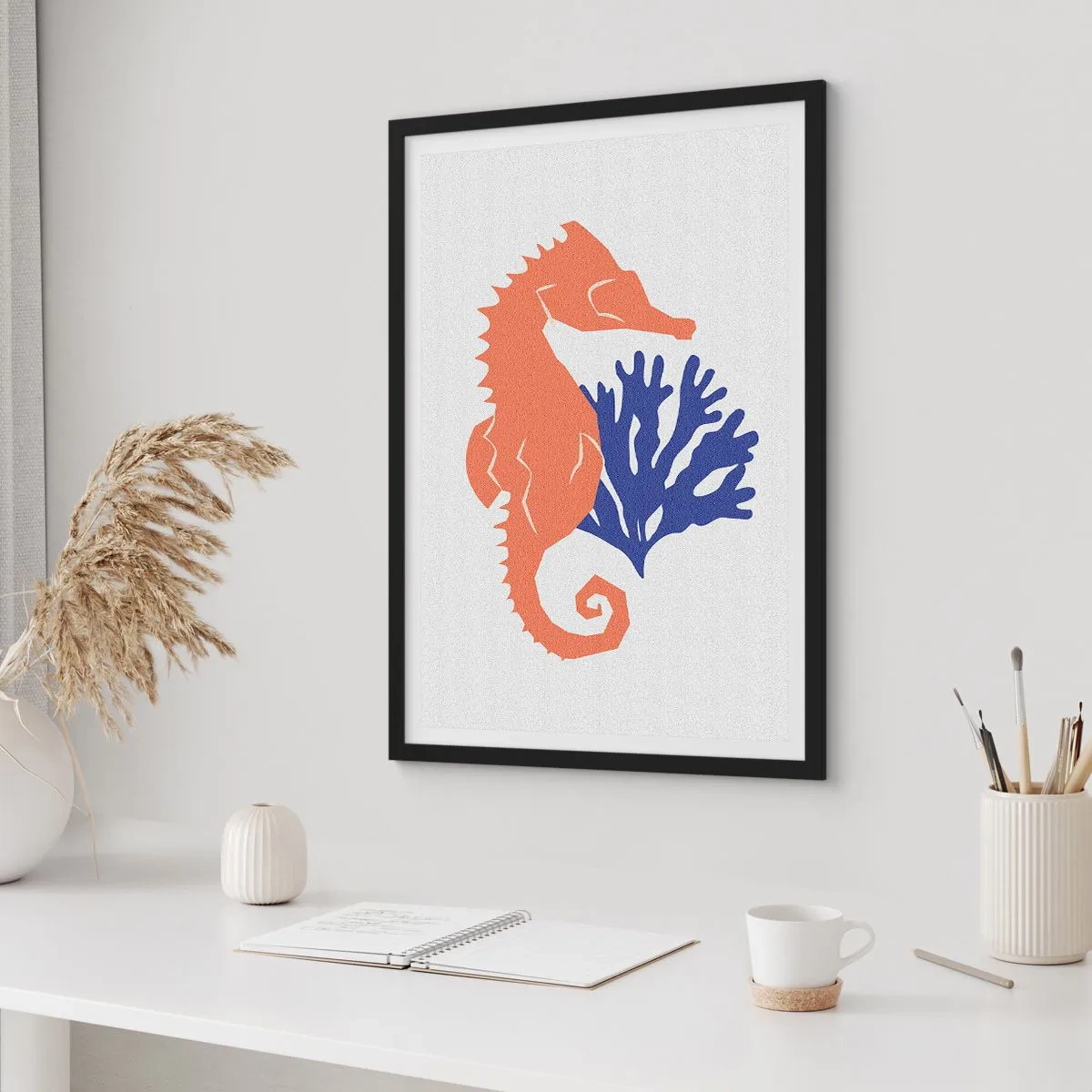 Poster in een zwarte lijst - Minimalistische zeepaard- en koraalafbeelding - 50x70cm - In een onderwaterweide - Moderne wanddecoratie voor woonkamer en slaapkamer ARTTOR